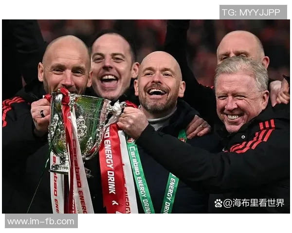 曼联官方社交媒体发布2025-26赛季全家福照男足女足同框合影