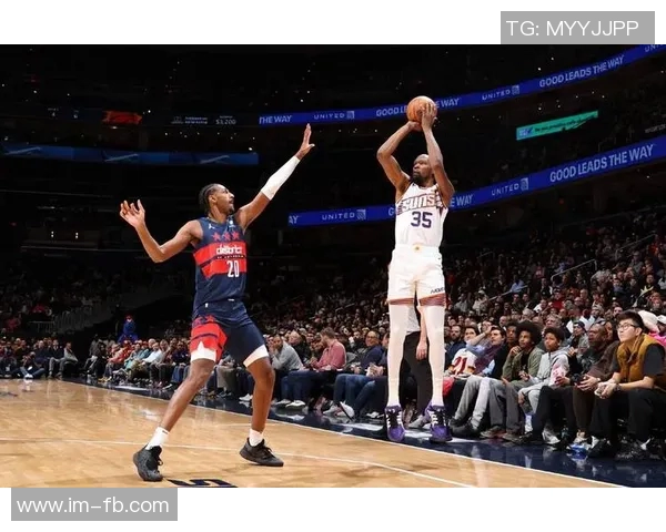 布克三节高效表现斩获24分7助攻正负值22助球队取得领先