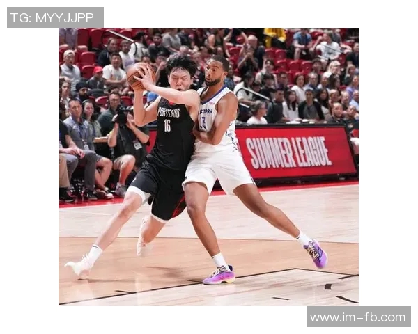 杨瀚森新秀赛季表现起伏属正常现象弗拉格首秀同样经历低谷